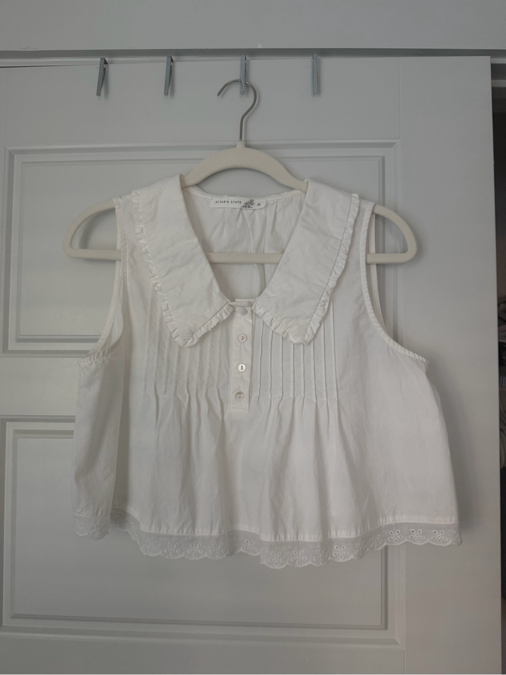 Altar'd State White Sleeveless Cotton Eyelet Collar Top